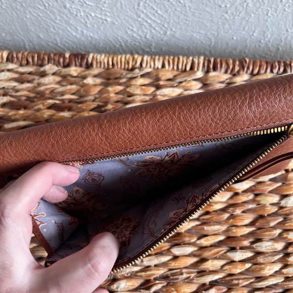 HOBO brown leather wallet clutch wristlet coin pocket card holder zipper magnet - Picture 4 of 8